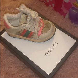 My daughter took a picture in the shoe and took them off